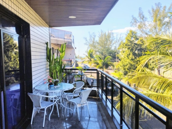 Recreio dos Bandeirantes- Excelente Apartamento à 200m da Praia do Recreio, com 132m2, Divididos: Sala em 2 ambientes, Varanda, Cozinha Planejada, Área de Serviço, Dependência Completa, 3 Quartos (Suíte com Armários Planejados), Banheiro Social, 2 Vagas - OPORTUNIDADE! Agende já sua visita: (21) 98127-4413 Spartus Imóveis