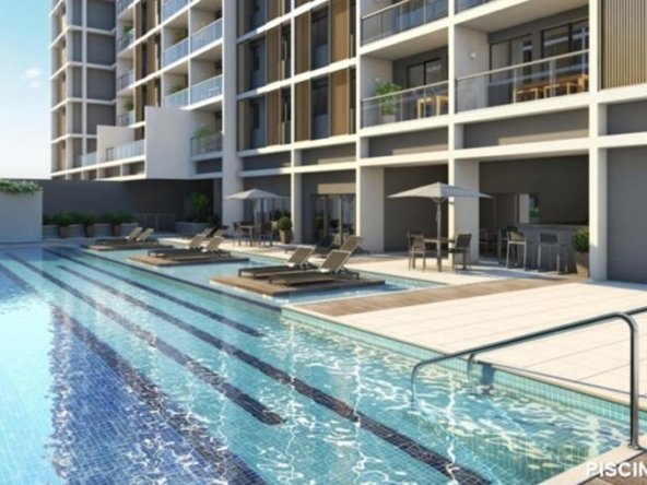 A Calper traz para você um novo conceito de design, moderno e sofisticado, que vai renovar o seu estilo de vida e te surpreender a cada detalhe. Um lugar repleto das coisas que você mais gosta na vida e onde você vai curtir, relaxar e se inspirar. O Brise proporciona qualidade de vida e a comodidade de estar localizado em uma região consolidada e em crescente valorização. O condomínio dividido em 3 blocos proporcionou o fácil acesso à área de lazer, integrando com harmonia todas as dependências do condomínio. Características do Imóvel/Empreendimento: Acesso 24 Horas - Guarita - Playground - Quadra Poliesportiva - Salão de Festas - Salão de Jogos - Sauna Solarium - Piscina - Salão Gourmet - Deck Molhado - Salão de Festas Infantil - Fitness - Churrasqueira Bar da Piscina - Brinquedoteca Agende já sua visita: (21) Spartus Imóveis