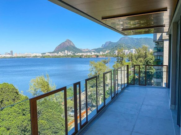 O Borges 3467 ressignifica a moradia na Lagoa. Viver bem é ter tranquilidade e comodidade no seu dia-adia. O Borges 3467 oferece tudo isso, somado ao contato direto com a natureza exuberante que a cerca. Os verdes de suas ruas, do Parque Lage, das montanhas e do Jardim Botânico se destacam em contraste com os azuis do céu e da lagoa. Agende já sua visita: (21) 98127-4413