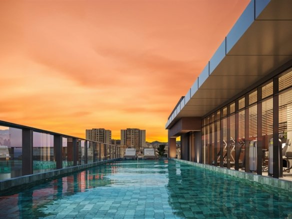 Céu Laranjeiras: Seu Novo Horizonte no Rio, de Studios a 3 Quartos! Descubra o Céu Laranjeiras, um lançamento exclusivo no coração de Laranjeiras, Rio de Janeiro. Uma oportunidade única de encontrar o espaço perfeito para você, com apartamentos que variam de studios aconchegantes a unidades de 3 quartos espaçosos. Escolha entre metragens inteligentes de 30m² a 74m², com opções de 1 ou 2 banheiros, projetadas para o seu estilo de vida. Viva em um endereço que traduz seus sonhos e te conecta ao melhor do Rio! Agende já sua visita: (21) 98127-4413
