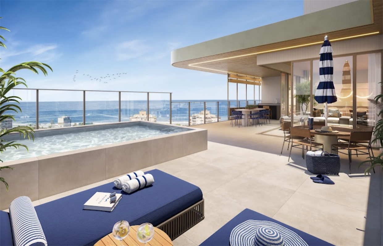 O Marino by Breton é um empreendimento residencial de alto padrão localizado na Avenida Sobral Pinto, 4.225, antiga Avenida Prefeito Dulcídio Cardoso, Posto 6, Barra da Tijuca, Rio de Janeiro – RJ. Com apenas 47 unidades e três apartamentos por pavimento, o projeto combina exclusividade, arquitetura contemporânea e o estilo autoral da Breton em seu primeiro branded residence no Brasil. O empreendimento oferece apartamentos de 3 e 4 suítes, com áreas privativas de 135,76 m² a 200,94 m², além de duas coberturas lineares de 4 suítes, com 287,17 m² e 289,26 m². As plantas foram desenvolvidas para proporcionar amplitude, integração e conforto, com ambientes sociais generosos, varandas, lavabo e dependências de serviço. As unidades possuem de 2 a 3 vagas, enquanto as coberturas contam com 4 vagas. Nos apartamentos de 4 suítes, o living se integra à cozinha e à varanda, favorecendo a convivência e valorizando a paisagem. As unidades de 200,63 m² e 200,94 m² contam com lavabo, dependência completa e três vagas. Já os apartamentos de 135,76 m² apresentam três suítes, lavabo, banheiro de serviço e duas vagas. As coberturas lineares oferecem piscina privativa, churrasqueira a carvão, lavabo, dependência completa e amplos terraços. A localização reúne alguns dos principais atributos da Barra da Tijuca. O Marino está próximo à praia, ao polo gastronômico e comercial da Avenida Olegário Maciel, a lojas, serviços e shoppings de alto padrão. O endereço também proporciona acesso rápido às principais vias da Zona Oeste e ao Metrô Jardim Oceânico, facilitando os deslocamentos pela cidade. O material destaca ainda uma vista de 360 graus, com perspectivas para o Recreio, Quebra-Mar, Lagoa, Pedra da Gávea e mar da Barra da Tijuca. A área de lazer, inspirada nos beach clubs internacionais, foi planejada para diferentes momentos da rotina. O condomínio oferece: - piscina adulta e piscina infantil; - academia e Smart Bike; - spa com ducha, espaço de repouso e hidromassagem; - sauna e sala de massagem; - Gelo Health; - espaço gourmet; - espaço kids e espaço teen; - pet care; - meeting room; - estúdio de podcast; - espaço multiuso; - minimercado. Os moradores também terão acesso a um Beach Point na praia, com benefícios previstos no material, como descontos em aulas do Burle Experience, condições especiais para consumo de comidas e bebidas, disponibilidade de cadeiras e barracas de praia e utilização gratuita de prancha Marino. Esses benefícios estão sujeitos às condições da parceria comercial e à aprovação condominial indicada no book. Entre as facilidades do empreendimento estão lobby de espera para transporte alternativo, sala de motoristas, bicicletário, pranchário e espaço para recebimento de delivery. O projeto também contempla iniciativas de sustentabilidade, como coleta seletiva, medidores individuais de água, temporizadores de torneiras e sensores de iluminação nas áreas comuns, além de processo de certificação EDGE. A segurança funciona 24 horas e inclui guarita condominial, controle de acesso por biometria facial, senha e tag, portões eletrônicos para pedestres e veículos, interfonia por aplicativo, segurança perimetral, monitoramento por CFTV nas áreas comuns e sistema de segurança para garagem. Com arquitetura assinada, lazer completo, serviços diferenciados e localização estratégica entre o mar e os principais pontos comerciais da Barra da Tijuca, o Marino by Breton foi concebido para quem busca sofisticação, privacidade e uma experiência residencial integrada ao estilo de vida da praia.