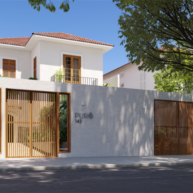 Nos anos 70 e 80 a maioria das mansões da Lagoa foram postas abaixo e substituídas por unidades multifamiliares. A casa Neocolonial da Rua Prof. Saldanha, 142 teria este destino, não fosse seu tombamento nos idos de 1995 pela Municipalidade. Transformada em clínica, assim ficou conhecida por anos. Nesse momento, o Brix Fundo de Investimento Imobiliário veio injetar novo ânimo nessa histórica construção, estabelecendo um uso moderno para um solar do passado. Na casa serão feitos seis apartamentos e atrás no quintal outras seis unidades em arquitetura moderna serão erguidas, formando estas um corpo autônomo. Essa solução, comum nas cidades históricas europeias, agora começa a surgir no Brasil a partir de novas soluções empreendedoras que respeitam e preservam a história, permitindo que um tradicional solar unifamiliar de mais de mais de oitenta anos se torne apto para sobreviver com toda dignidade como moradia moderna e confortável no século XXI. Características do Imóvel/Empreendimento: Piscina - Varanda gourmet - Hidromassagem - Wi-Fi nas áreas comuns - Monitoramento CFTV Sensor de Presença nas áreas comuns - Tomadas USB Agende sua visita: (21) 98127-4413