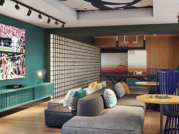 O Rio by YOO traz o equilíbrio perfeito entre o requinte de viver em um prédio histórico e o design contemporâneo e único do YOO Studio. O prédio, que já foi sede do Clube Flamengo, será repaginado e terá todas as áreas comuns decoradas pelo YOO Studio. Localização privilegiada no entorno do Parque do Flamengo, patrimônio da UNESCO, em frente ao Morro da Viúva e com uma vista deslumbrante: o icônico Pão de Açúcar. Características do Imóvel/Empreendimento: Terraço - Playground - Salão de Jogos - Sauna - Piscina - Deck Molhado - Hidromassagem Lounge - Fitness - Bicicletário - Sala de massagem - Bar da Piscina - Spinning - Ponto de Recarga de Carro e Bicicleta Elétrica - Brinquedoteca - Repouso - Pub Controle de Acesso - Espaço Co-Working - Piscina Infantil - Plantas Agende já sua visita: (21) 98127-4413